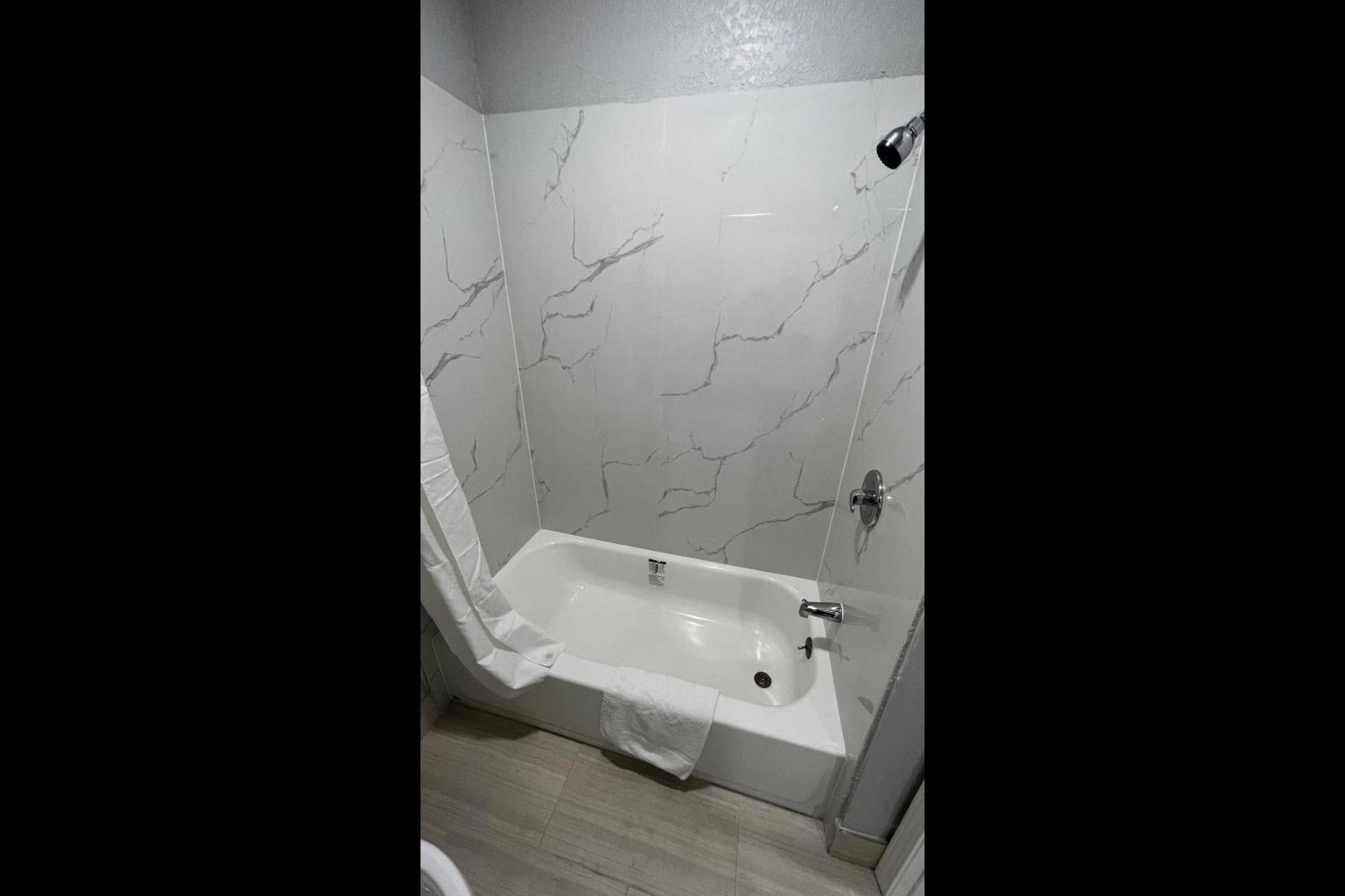 Hotel Kiwi Willowbrook Hwy249 2*
