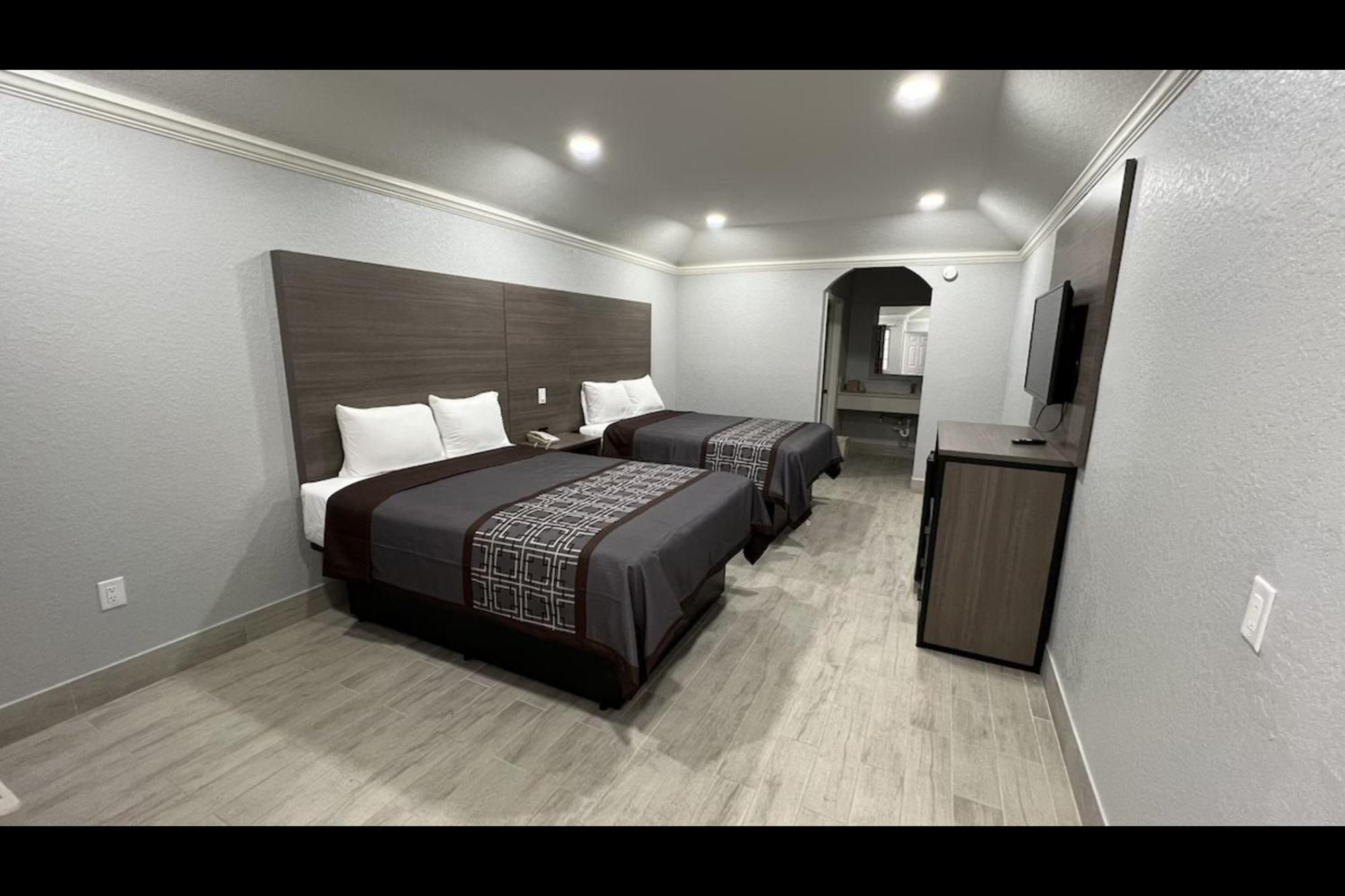 Hotel Kiwi Willowbrook Hwy249 2*