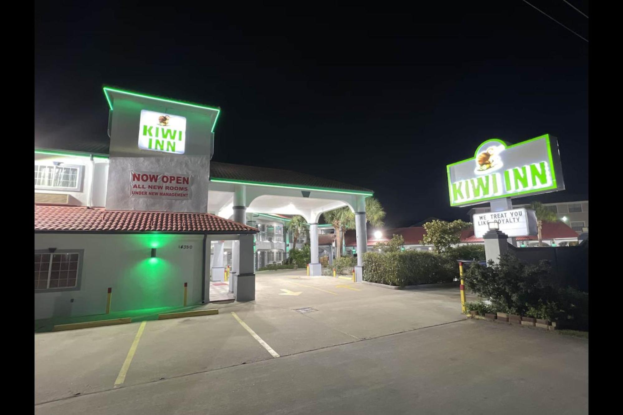 Kiwi Willowbrook Hwy249 Hotel Louetta